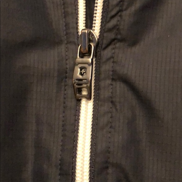 Victorinox Swiss Army Windbreaker - Picture 4 of 10